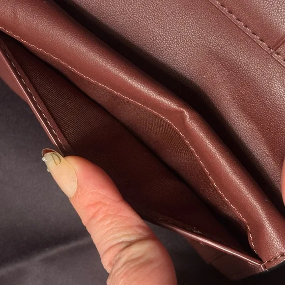 Coach Dark Green Leather Wallet with Gold Clasp - Picture 5 of 10